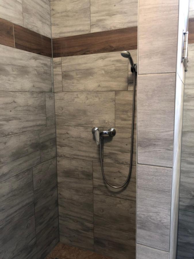Avas Apartman Miskolc Buitenkant foto
