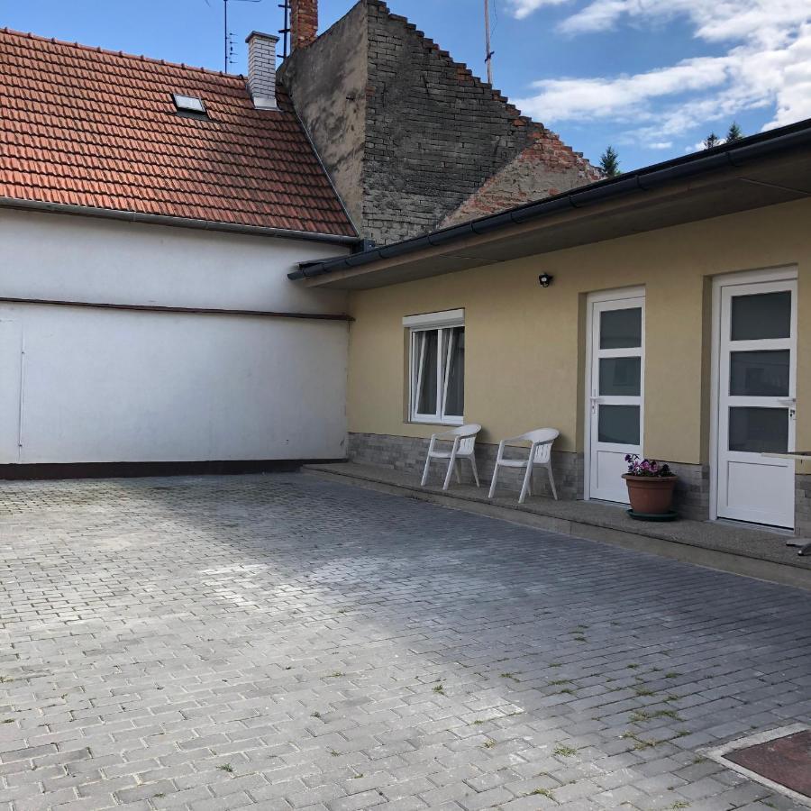Avas Apartman Miskolc Buitenkant foto