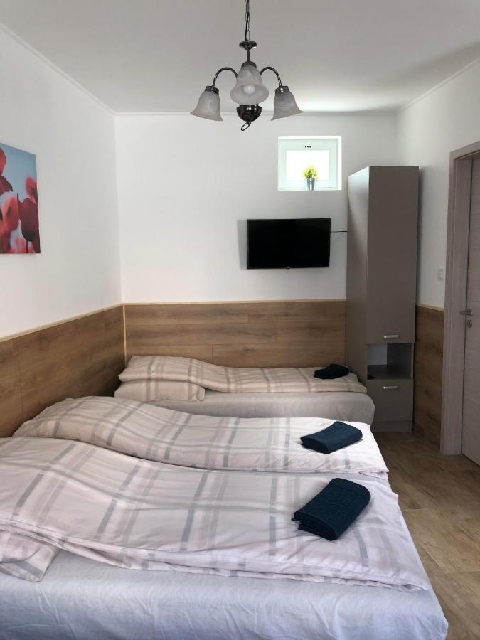 Avas Apartman Miskolc Buitenkant foto