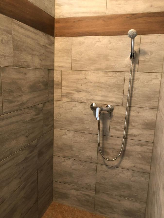 Avas Apartman Miskolc Buitenkant foto