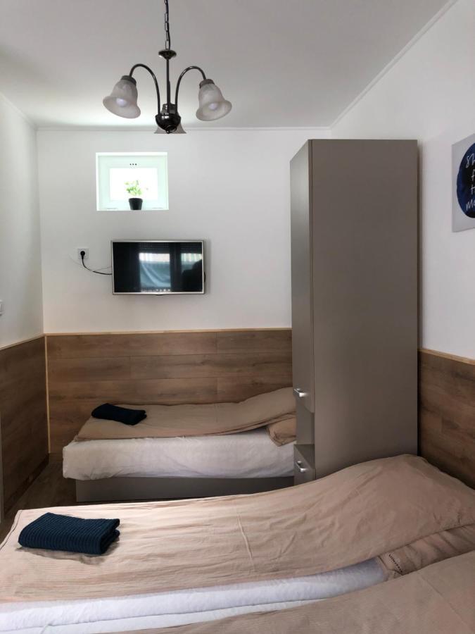 Avas Apartman Miskolc Buitenkant foto