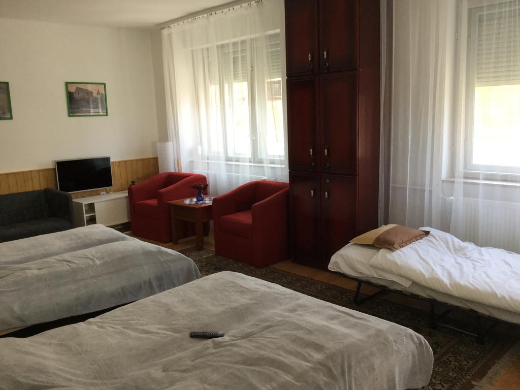 Avas Apartman Miskolc Buitenkant foto