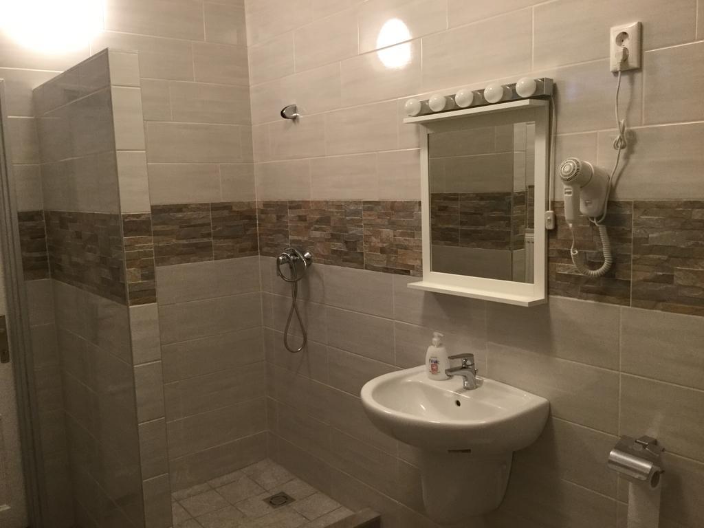 Avas Apartman Miskolc Buitenkant foto