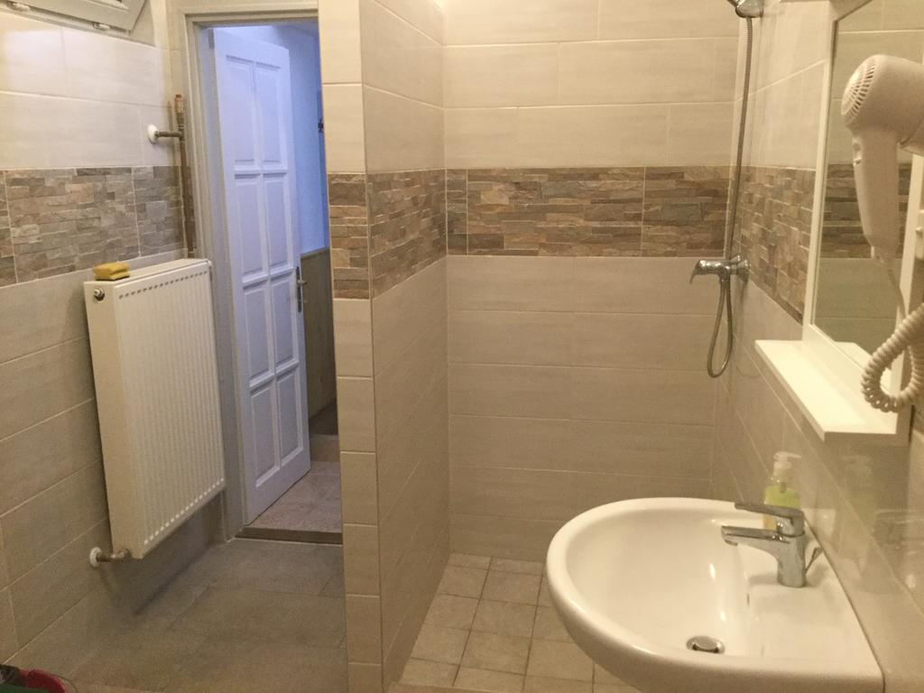 Avas Apartman Miskolc Buitenkant foto