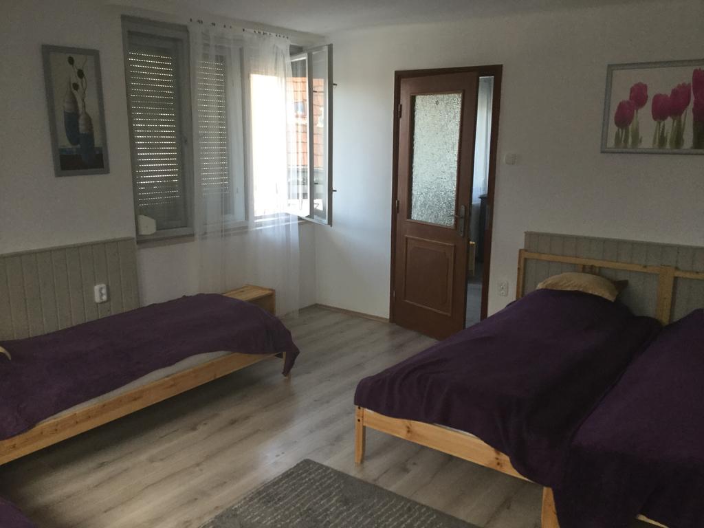 Avas Apartman Miskolc Buitenkant foto