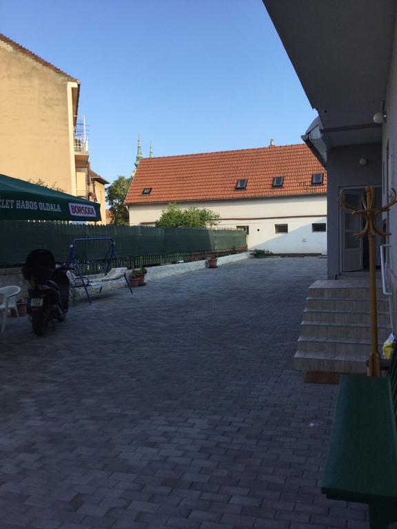 Avas Apartman Miskolc Buitenkant foto