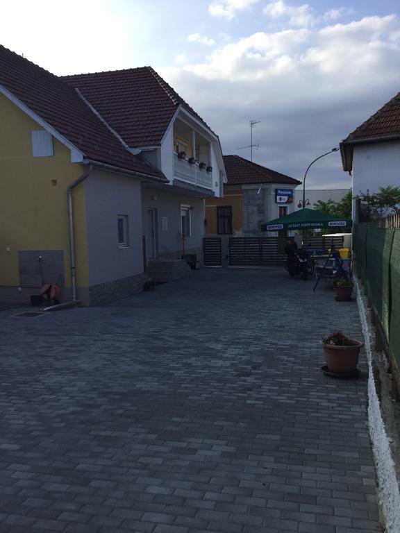 Avas Apartman Miskolc Buitenkant foto
